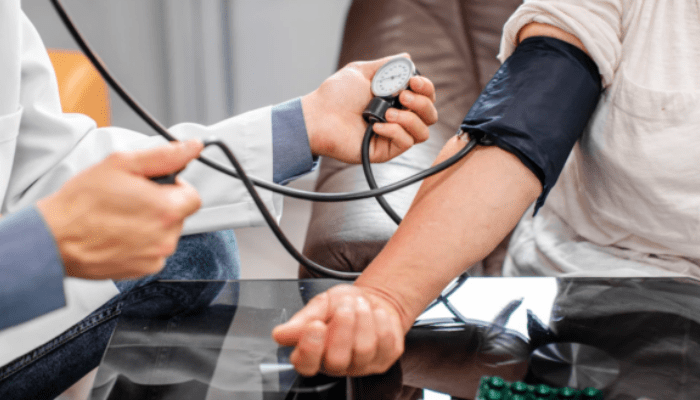 Descubre cómo controlar tu presión arterial en casa
